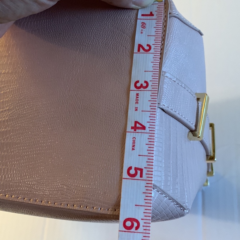 BETSY JOHNSON.Croc embossed pink faux leather structured shoulder bag w/… - Picture 15 of 15